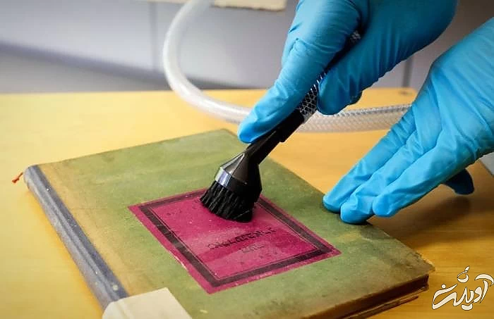 تمیز کردن کتاب قدیمی پاک کردن کتاب